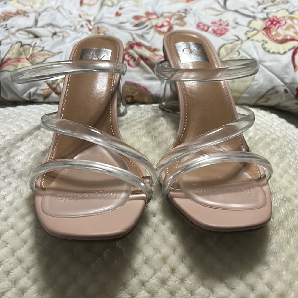 Heeled shoe.